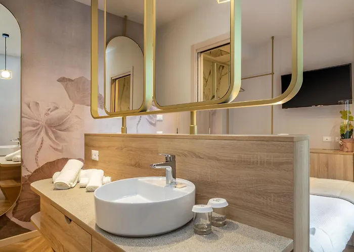 Salus Smart & Chic Hotel