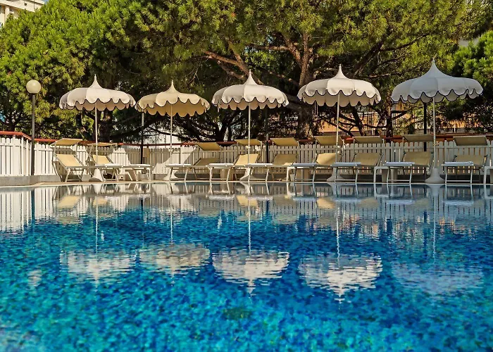 Salus Smart & Chic Отель 4*