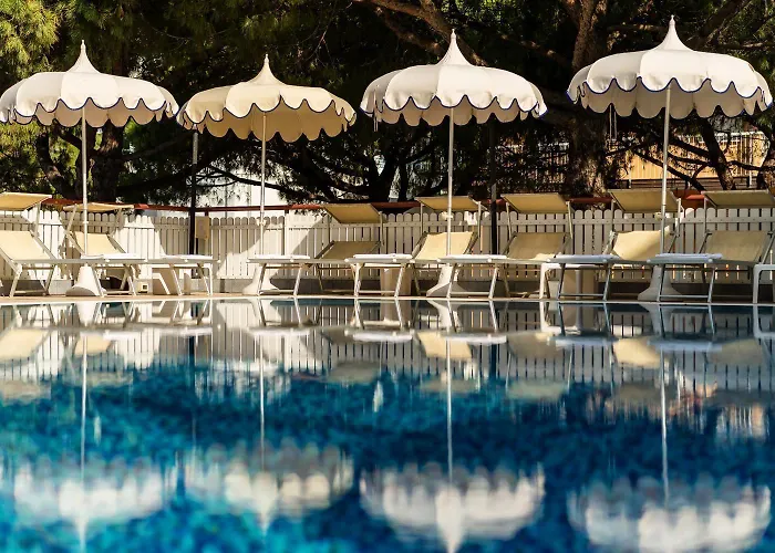 Отель Salus Smart & Chic 4*