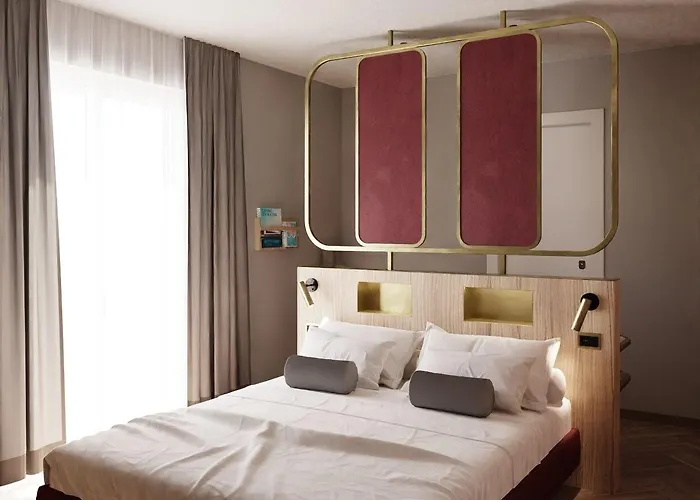 Отель Salus Smart & Chic 4*
