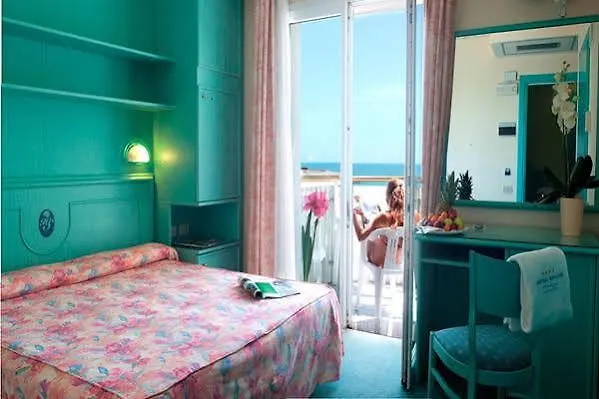 Salus Smart & Chic Hotel