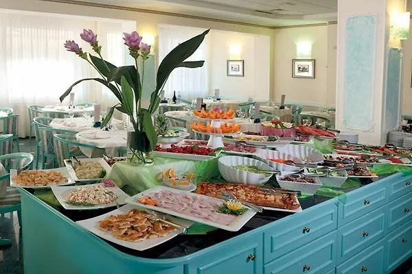 Отель Salus Smart & Chic 4*