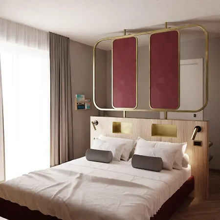 מלון Salus Smart & Chic 4*