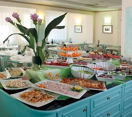 מלון Salus Smart & Chic 4*